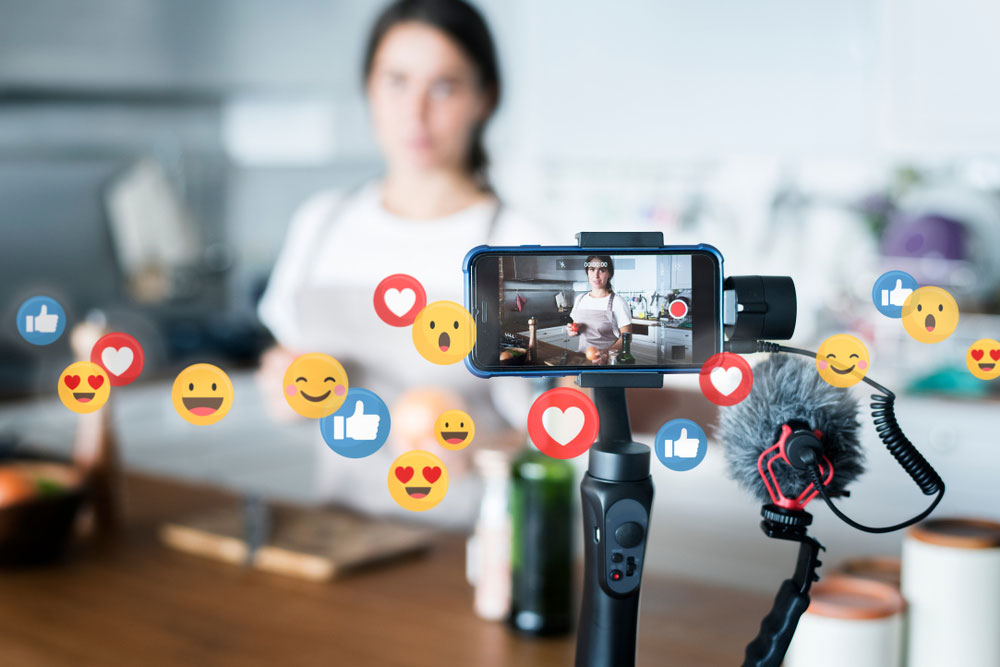 You are currently viewing Social Media and Virtual Taste: How Instagram and TikTok Are Transforming the Food Industry