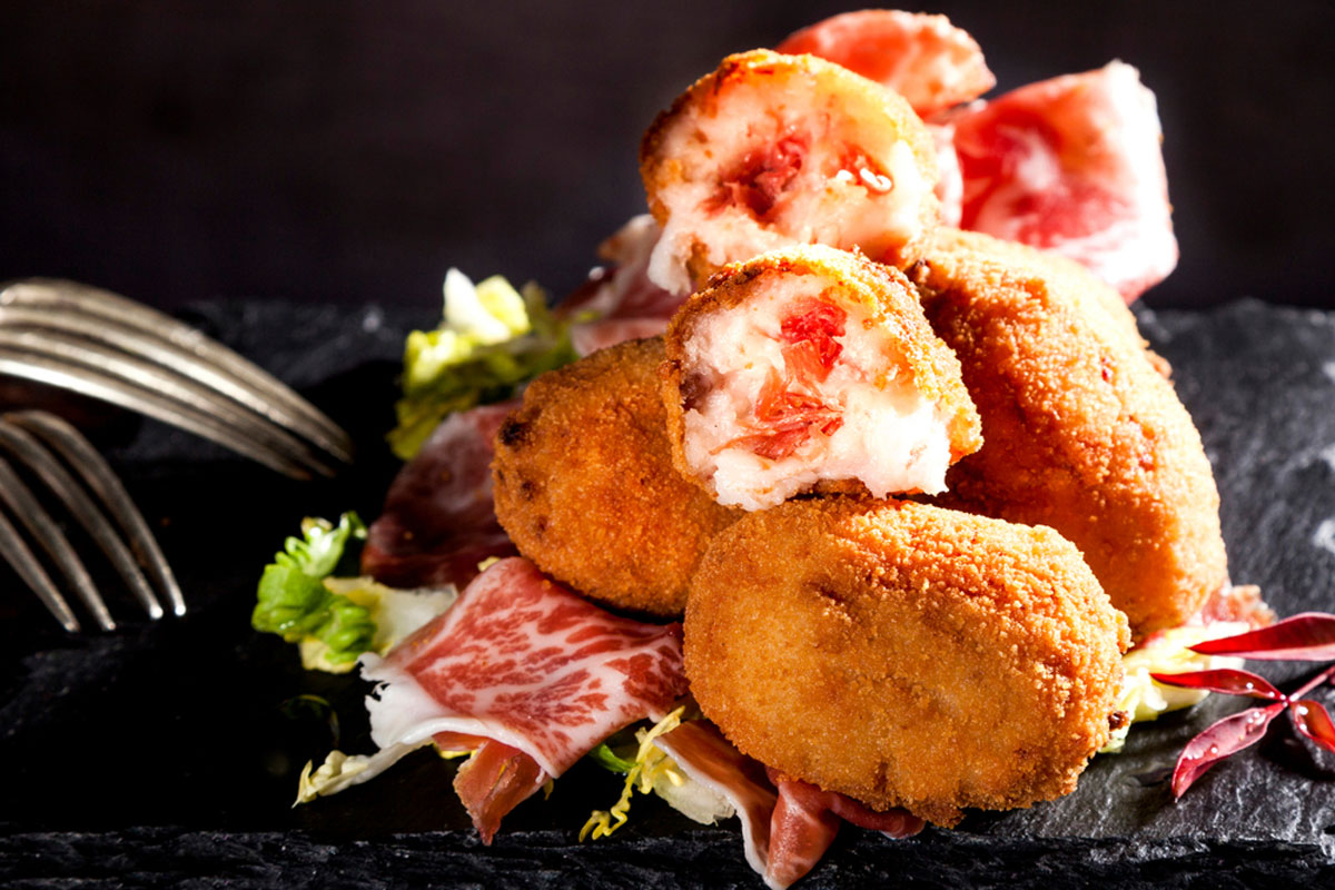 You are currently viewing Croquetas de Jamón (ham croquettes)